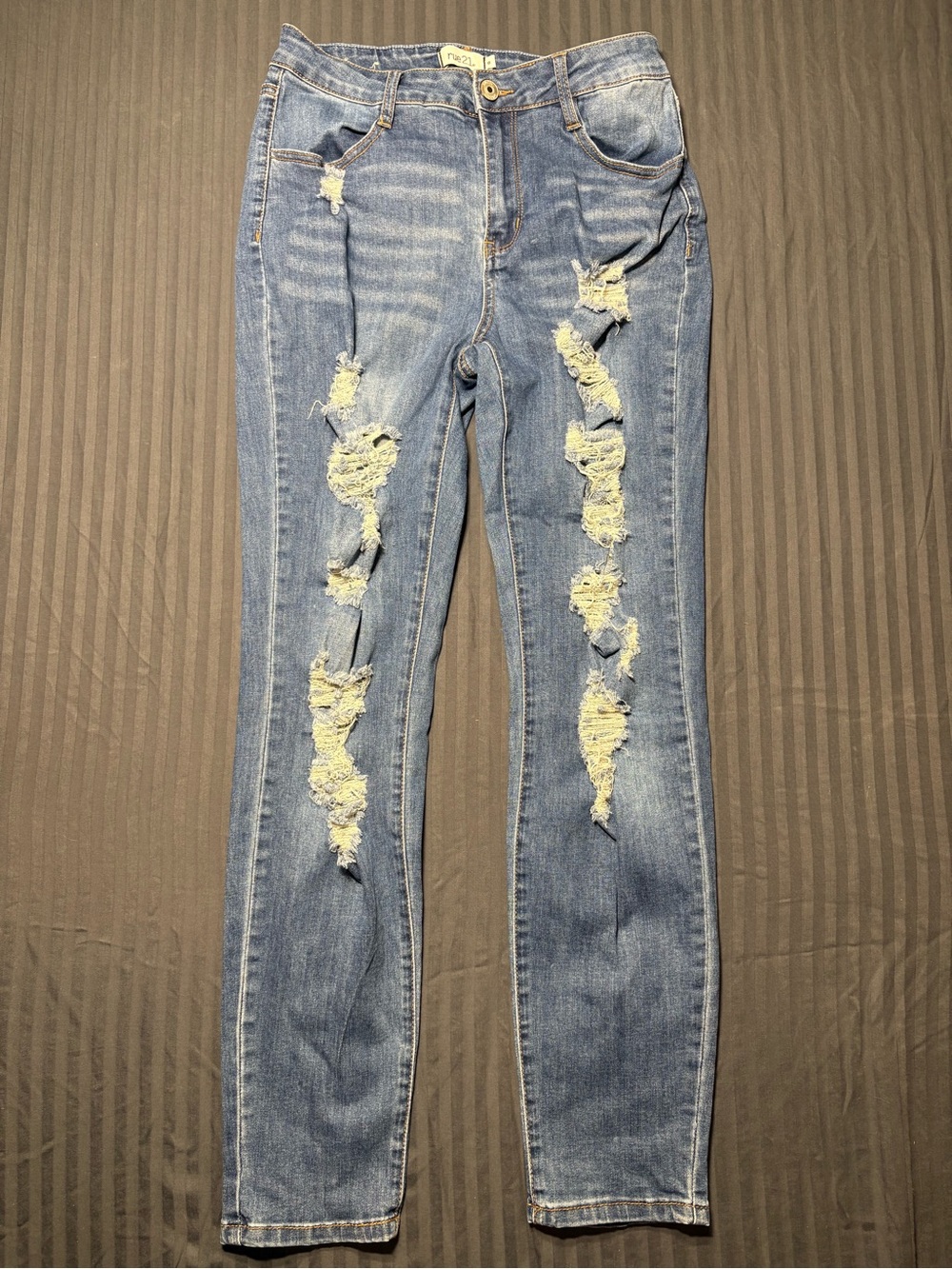 Distressed Light Blue Women’s Skinny Jeans